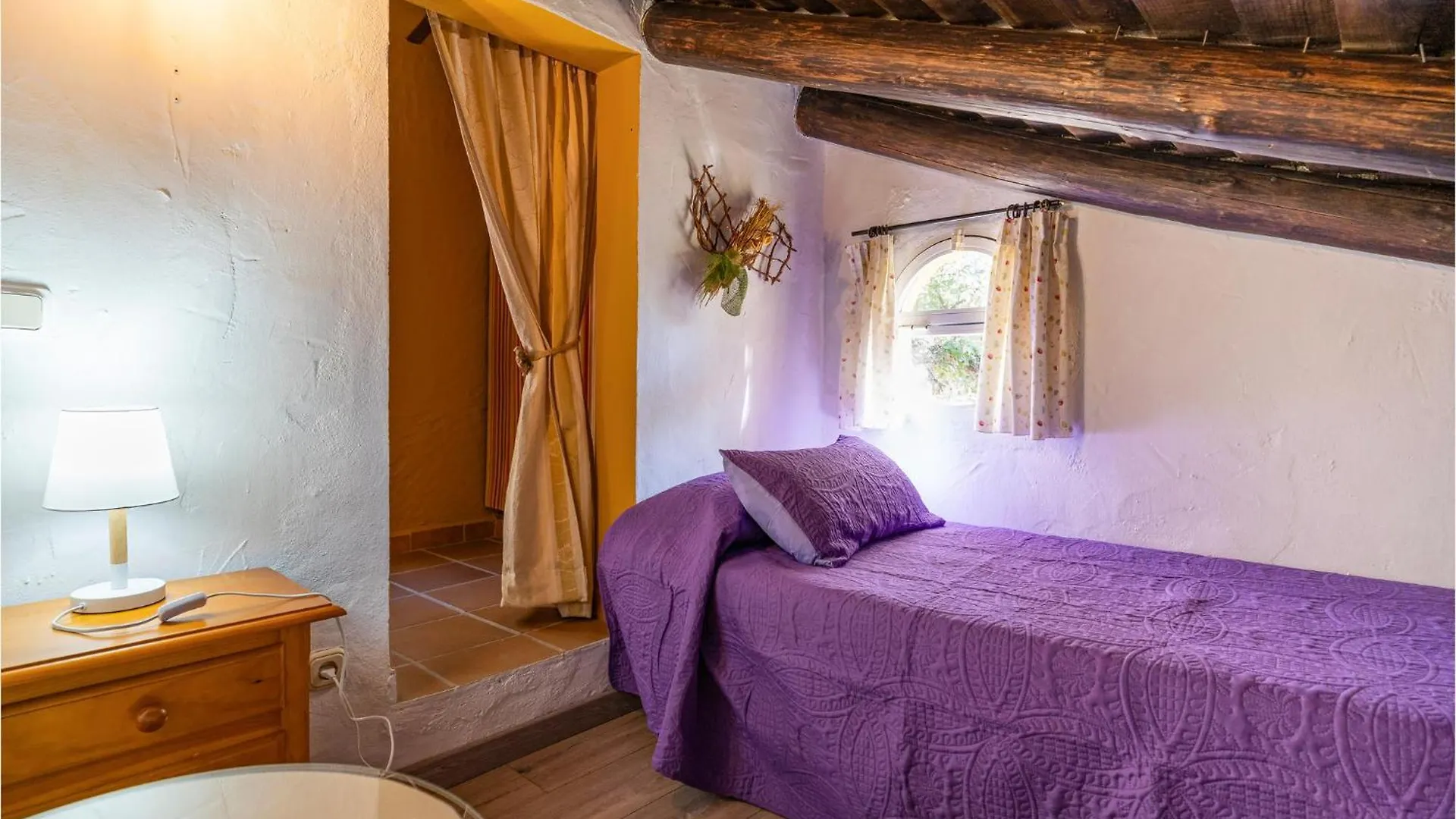 Amazing Cottage In Algatocin With Kitchen Ferienhaus